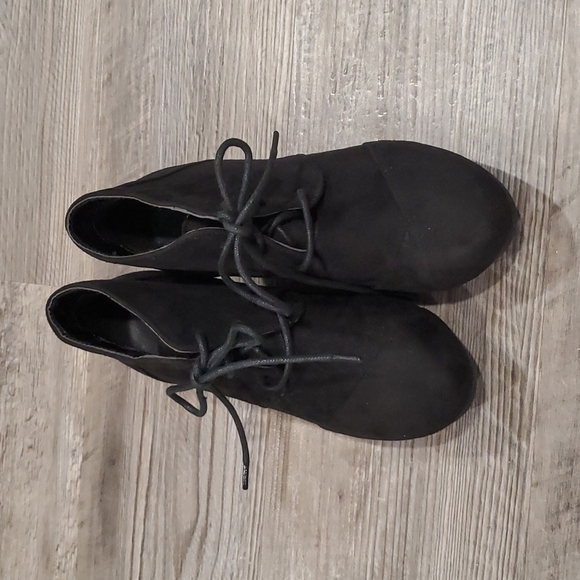 Dream Pairs Low Wedgw Heels Booties Size 6 - Picture 3 of 5